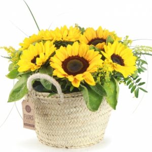 Cesta con girasoles